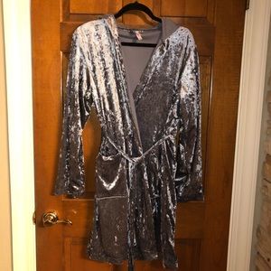 Crushed velvet hooded robe XL